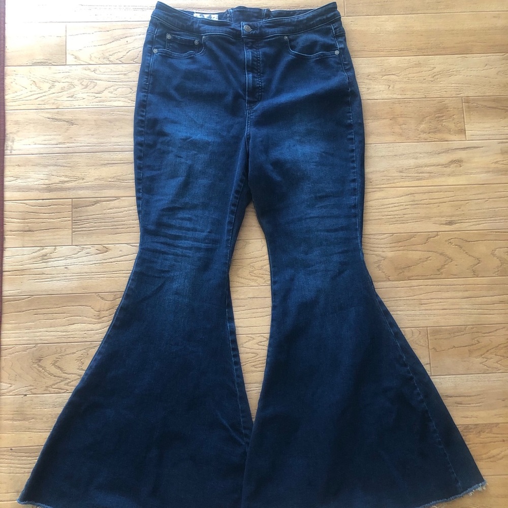 Free People Crvy high rise flare leg jean.